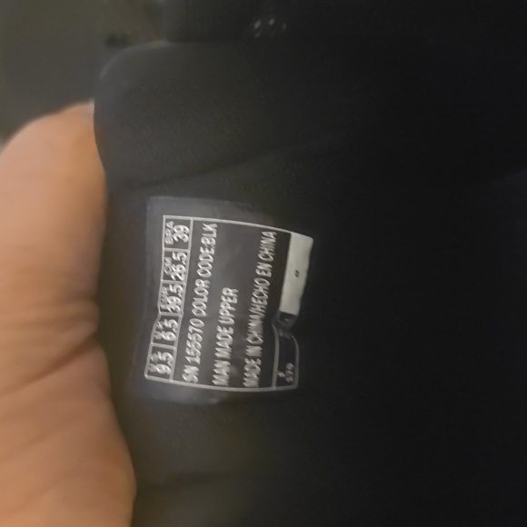 Skechers Air Cooled Arch Fit, Sz 9.5 Sneaker - Picture 7 of 8